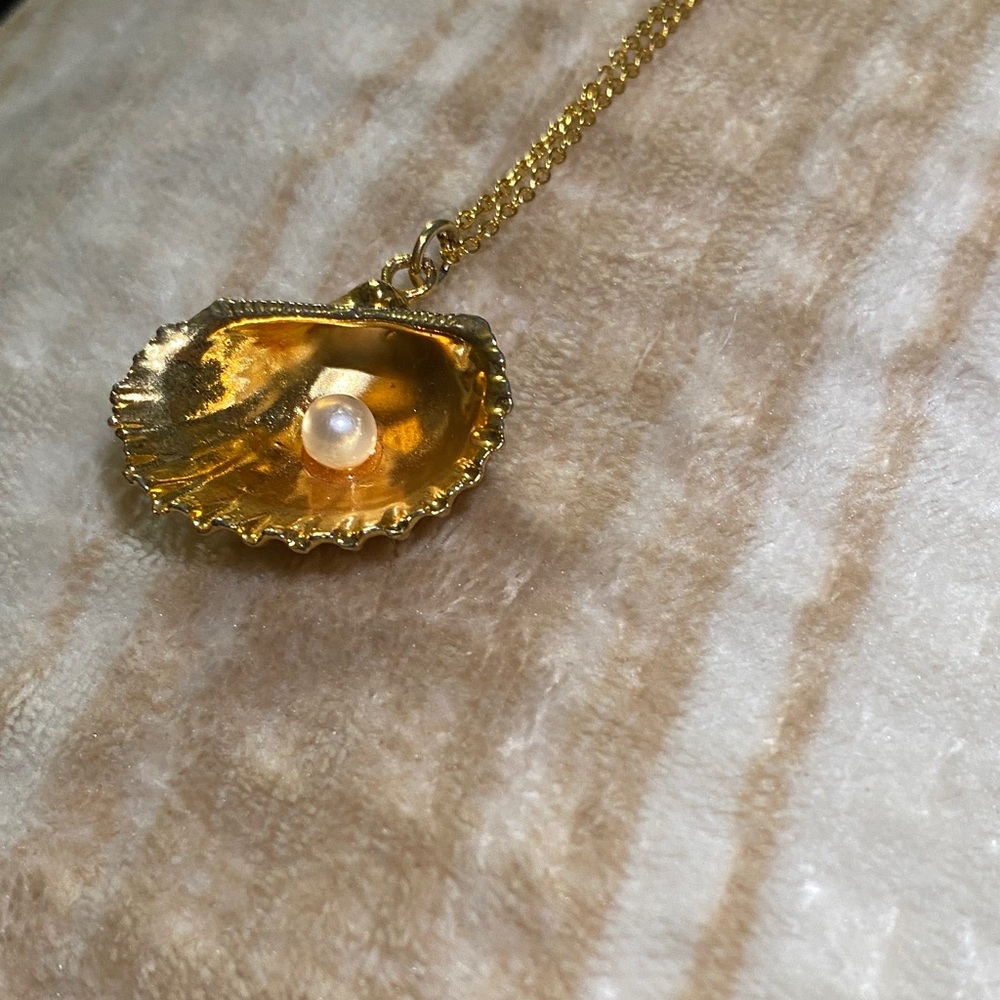 Gold Shell Pendant Necklace with Pearl Accent